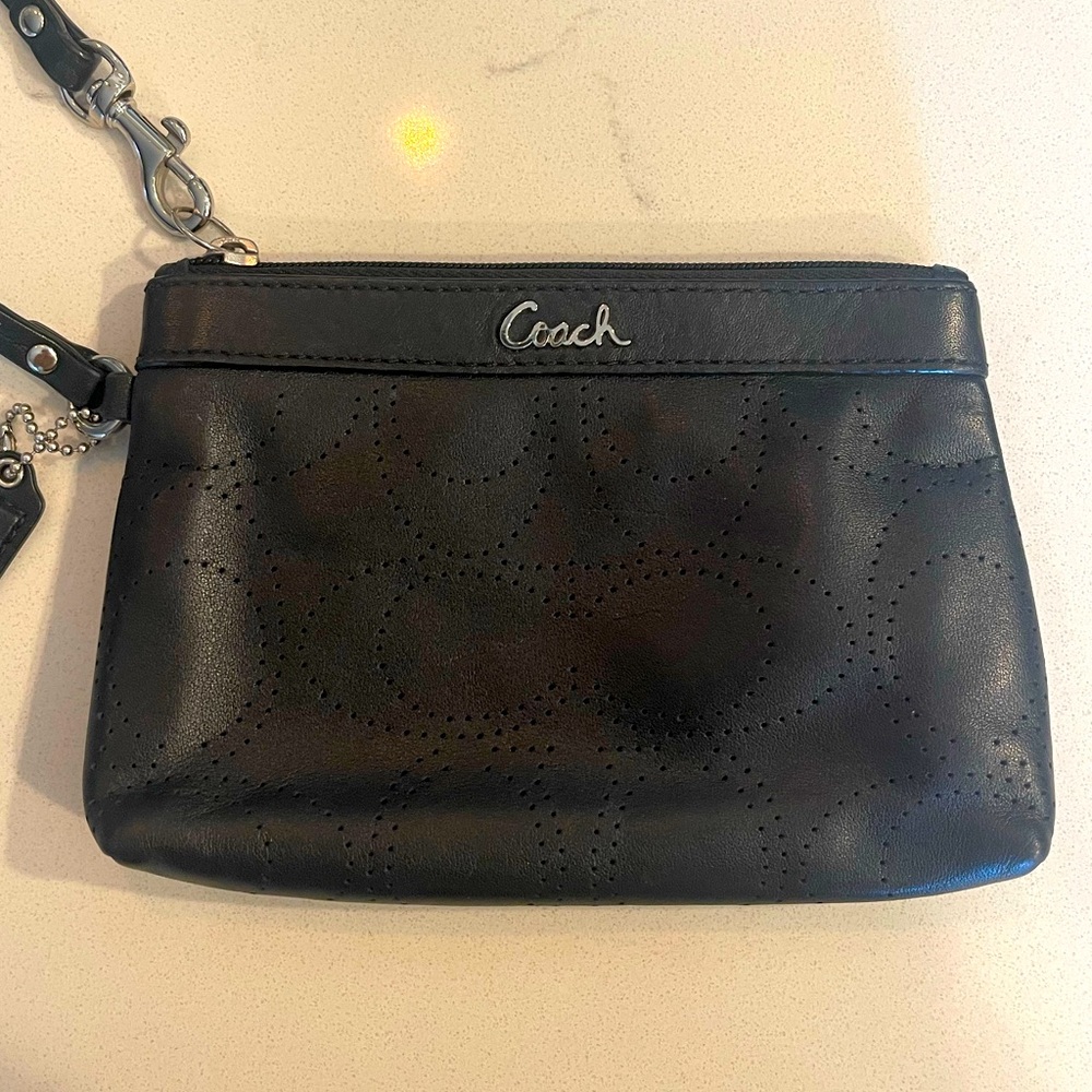 🖤 COACH 🖤 LEATHER WRISTLET!
